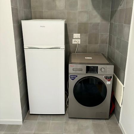 4 Balconi House- Appartamento Moderno A Lecce Bagian luar foto