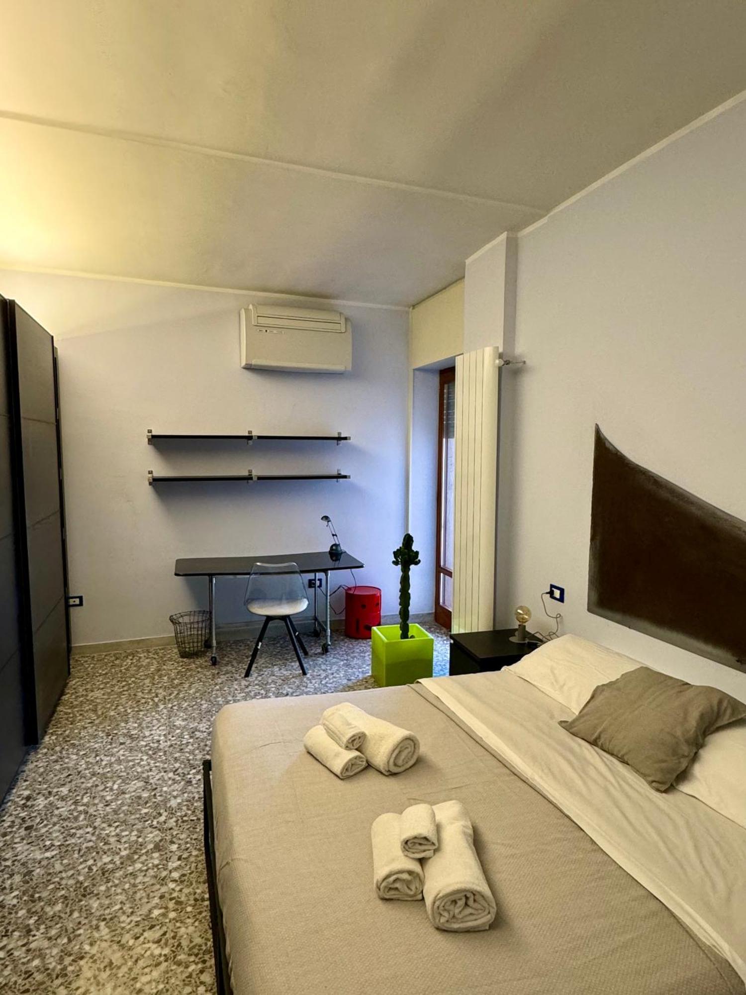 4 Balconi House- Appartamento Moderno A Lecce Bagian luar foto