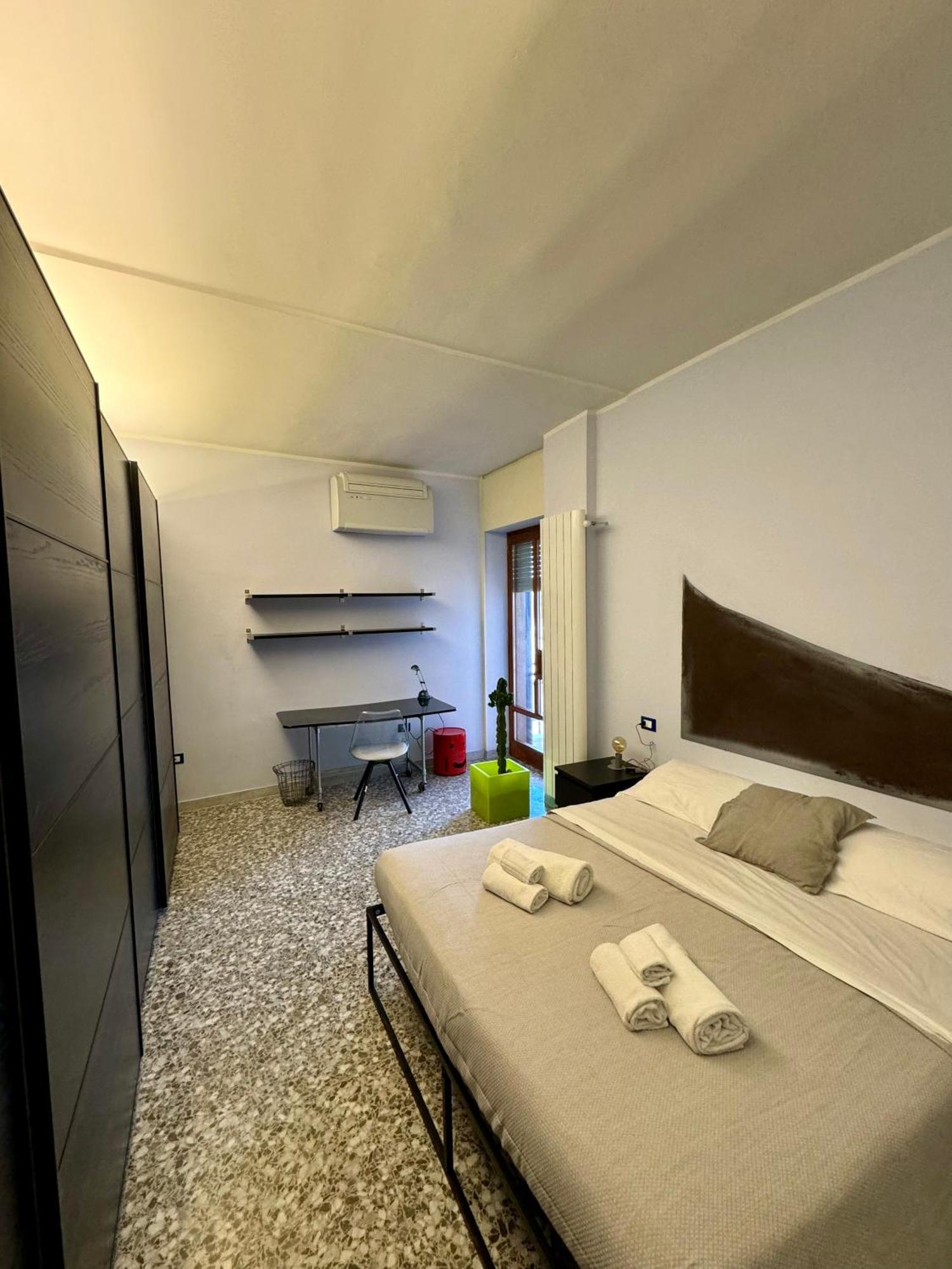 4 Balconi House- Appartamento Moderno A Lecce Bagian luar foto