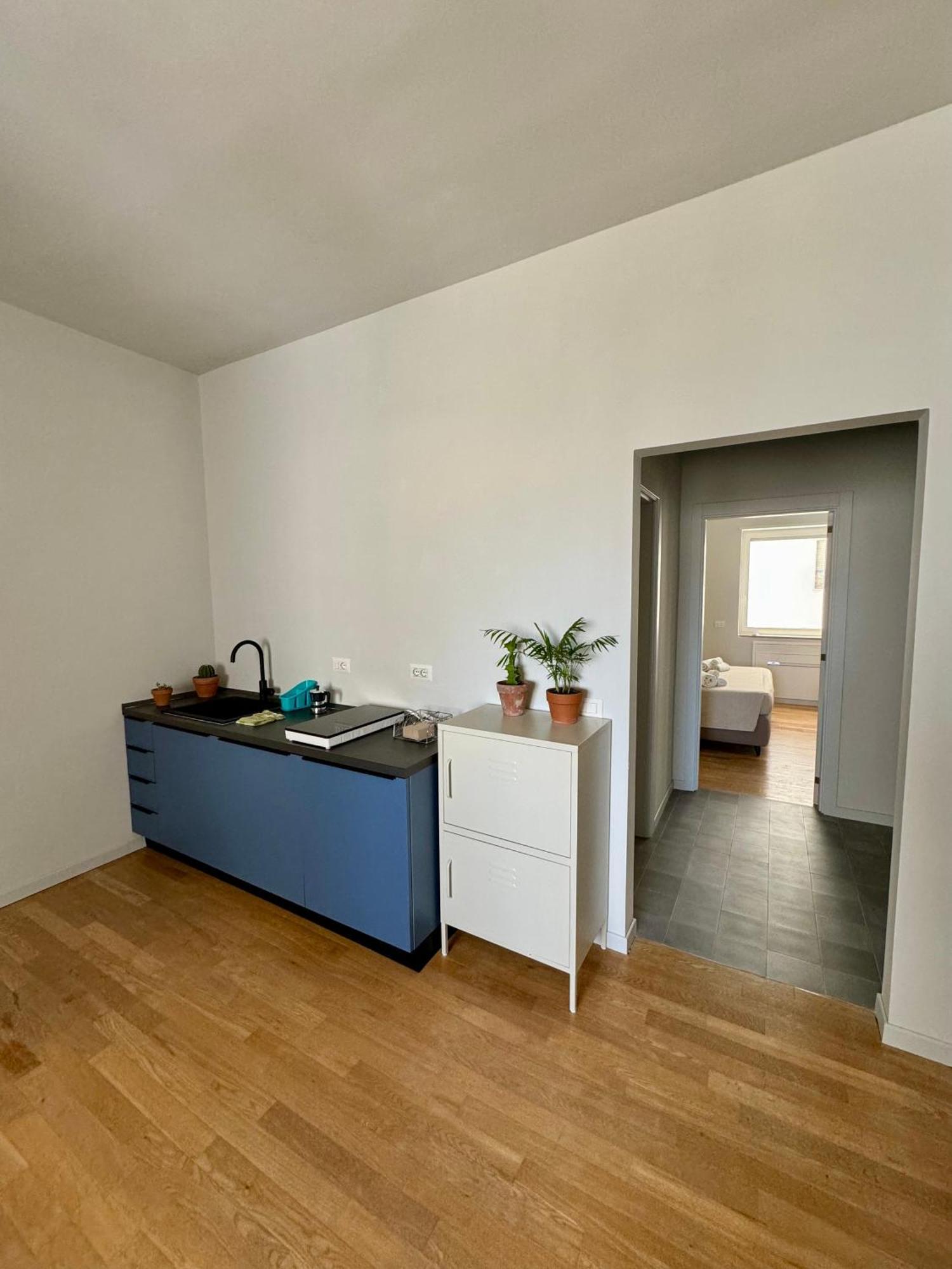 4 Balconi House- Appartamento Moderno A Lecce Bagian luar foto