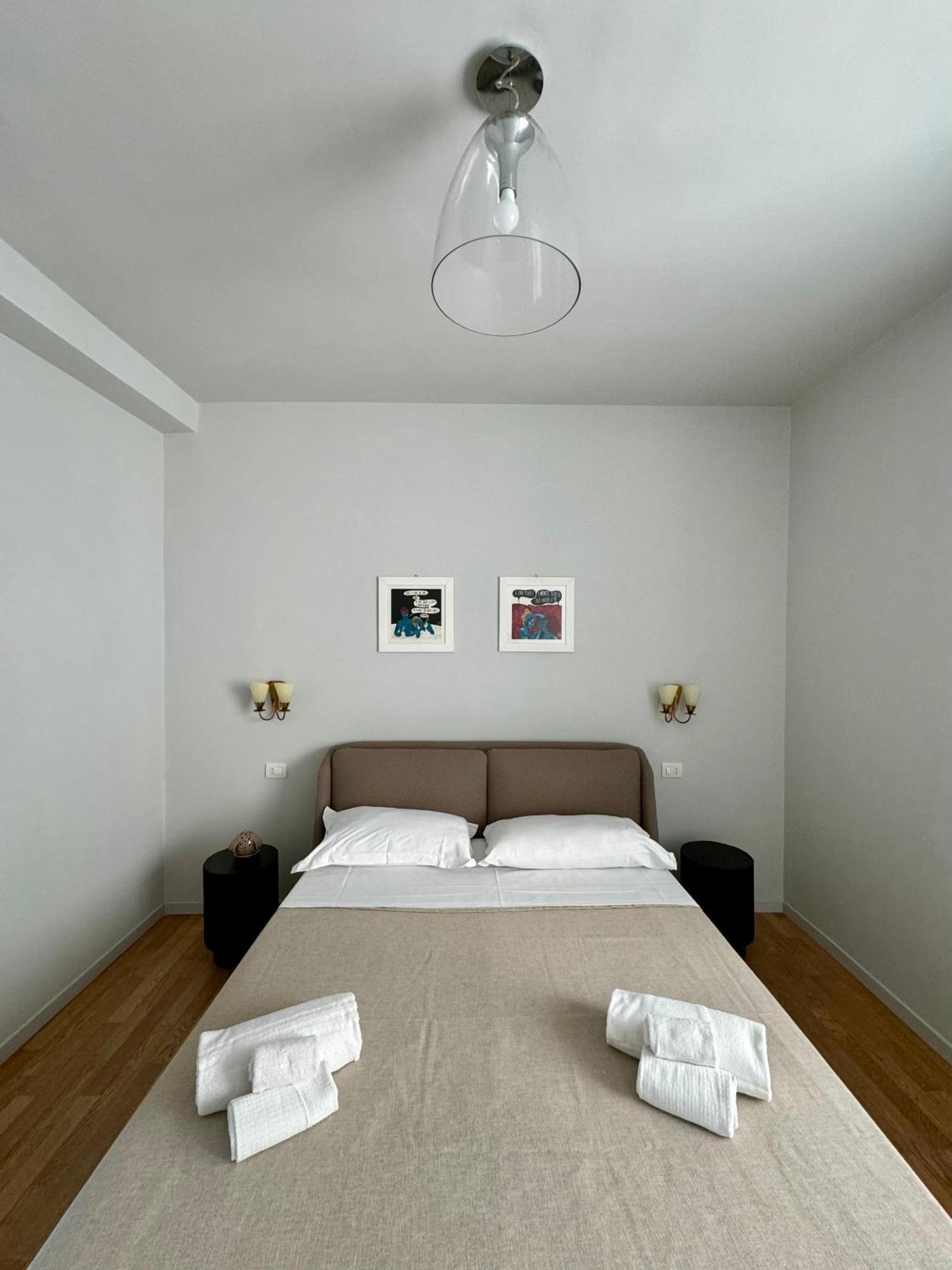 4 Balconi House- Appartamento Moderno A Lecce Bagian luar foto