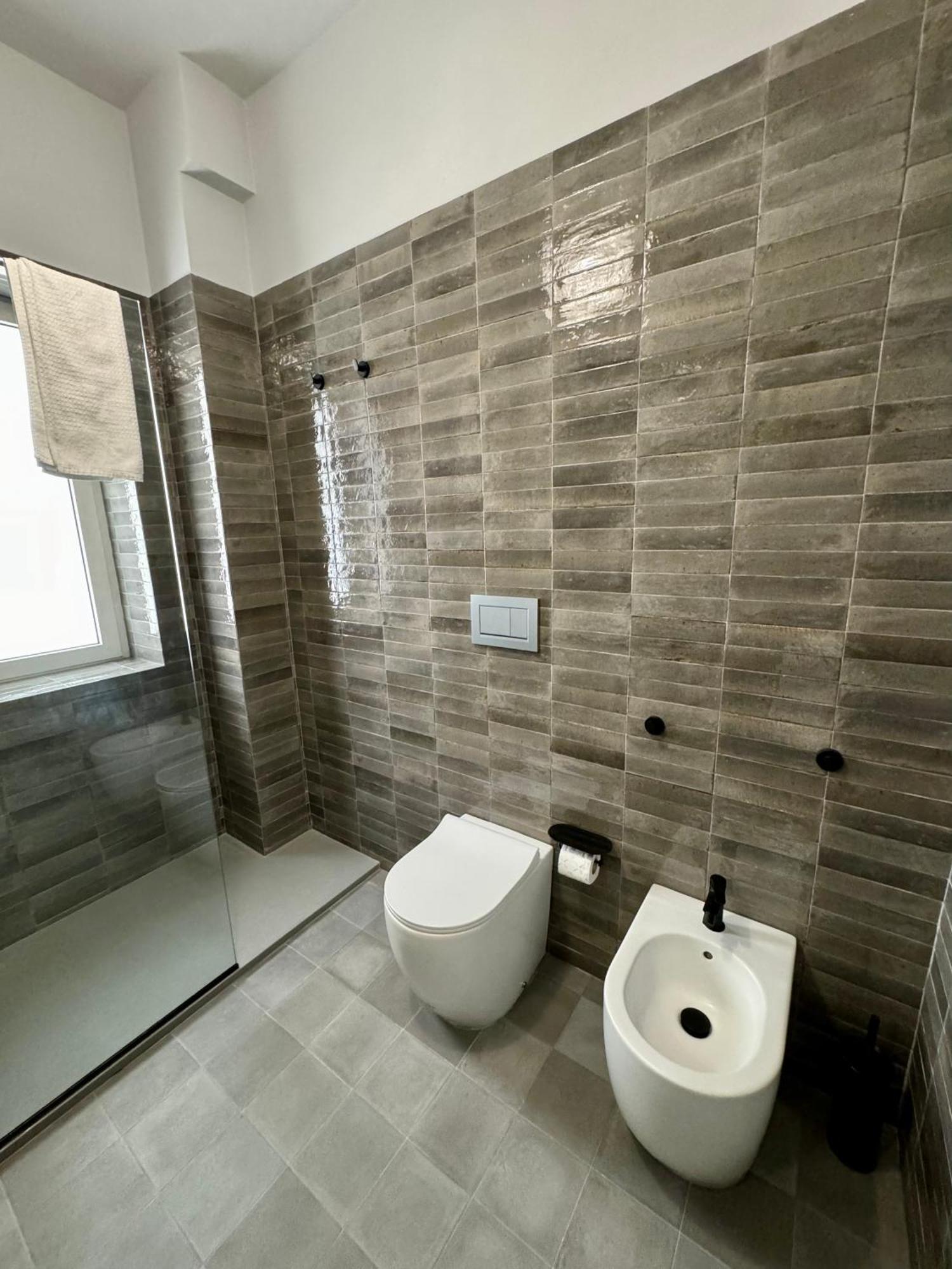 4 Balconi House- Appartamento Moderno A Lecce Bagian luar foto